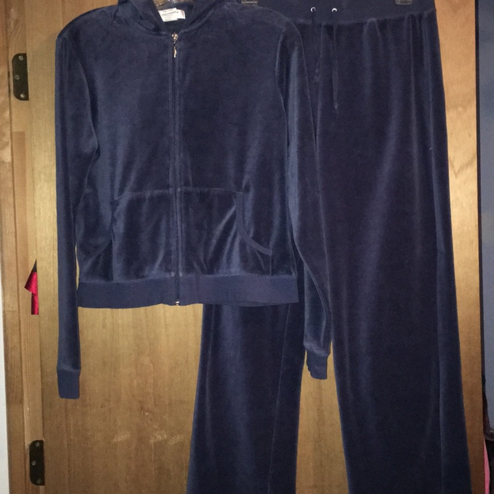 Comfy velour hoodie and pants/price is firm !!